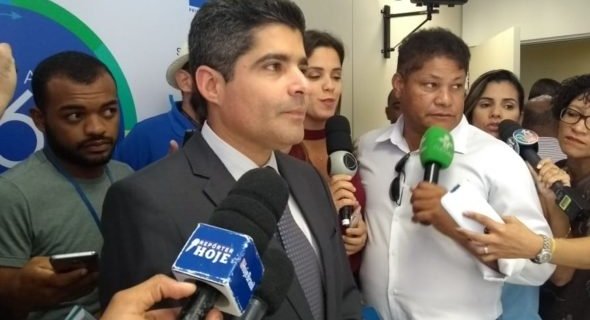 ACM Neto sanciona lei que isenta empresas de ônibus do ISS