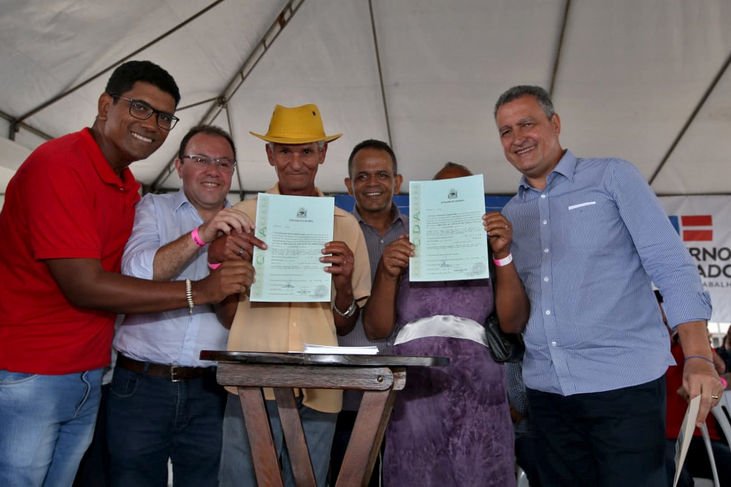 Serra Preta recebe sistema de abastecimento e títulos de terra