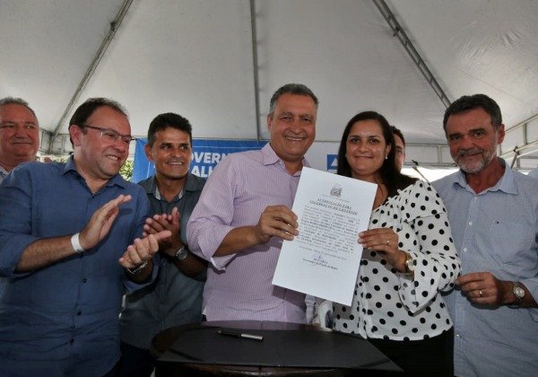 Rui entrega obras e realiza ações que superam R$ 2 milhões em investimentos