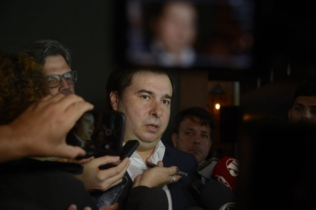 Maia é contra rever estabilidade de servidores públicos