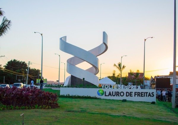 Prefeitura nega pagamento de carro de luxo para vereadores