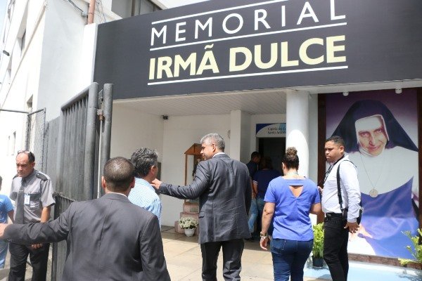 Em visita às Obras Sociais Irmã Dulce, Maurício Barbosa pede reforço policial para Santuário