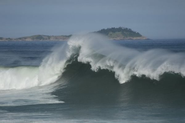 Marinha emite alerta de ventos fortes no litoral baiano
