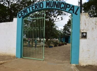 Conquista: Com cemitério 'lotado' enterros são feitos no meio da rua