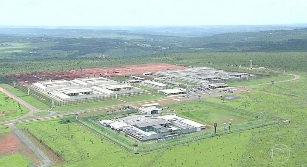 Bolsonaro decide conceder indulto para presos com doenças graves