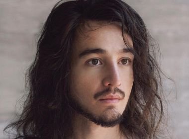 Após mais de um ano 'sumido', Tiago Iorc ressurge e lança álbum visual surpresa