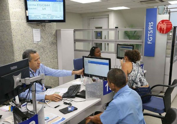 Caixa estende horário de atendimento amanhã e abre no sábado