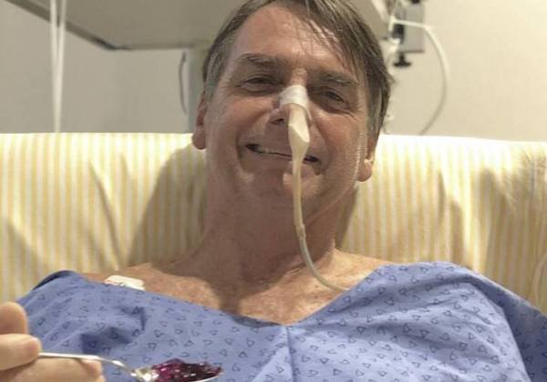 Bolsonaro tira sonda e volta a se alimentar com dieta líquida
