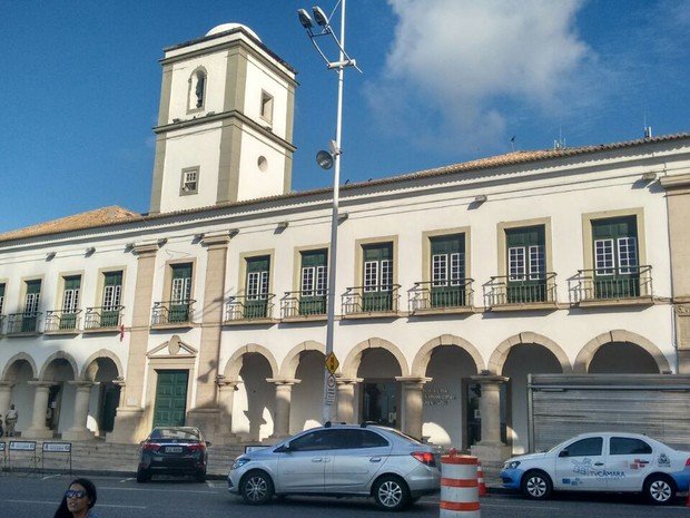 Câmara de Salvador reduz expediente para conter despesas 