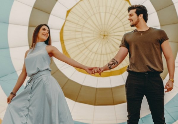 Luan Santana faz pedido de casamento nas alturas