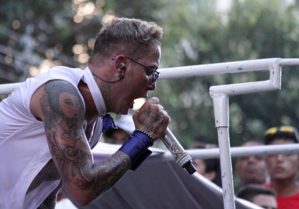 Kannário pagará R$ 9 mil por desacato a policial na Micareta de Feira