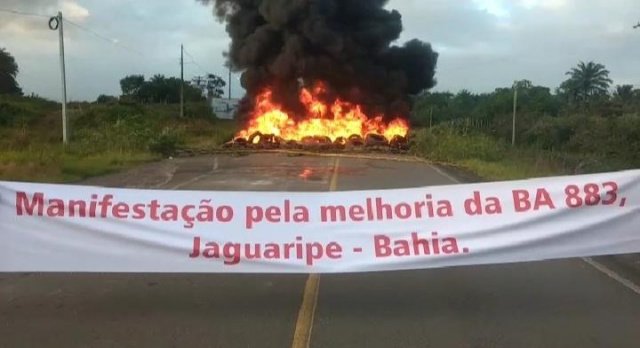 Moradores da BA 883 fazem protestos por melhorias na rodovia