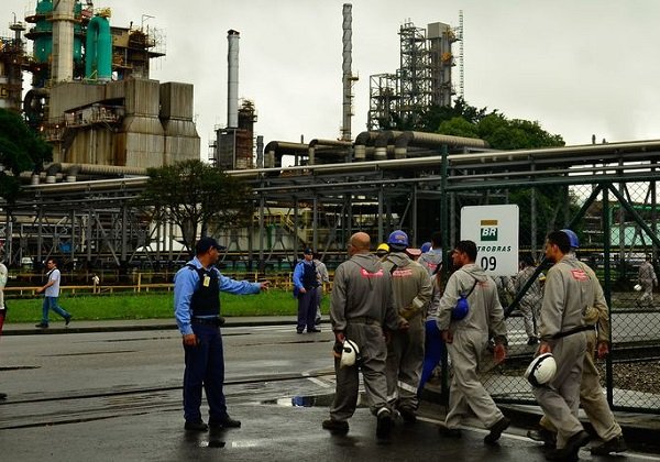 Alba sedia ato em defesa da permanência da Petrobras