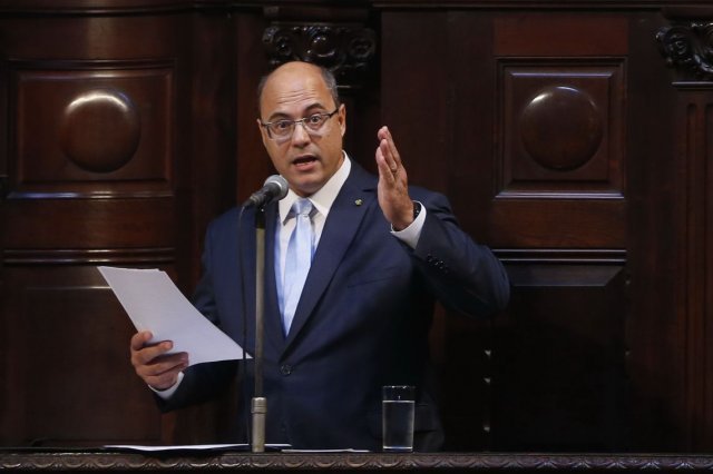 Governador do Rio modifica regras de gratificação a policiais