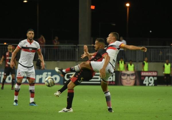 Vitória fica no zero contra o Atlético-GO na estreia de Geninho