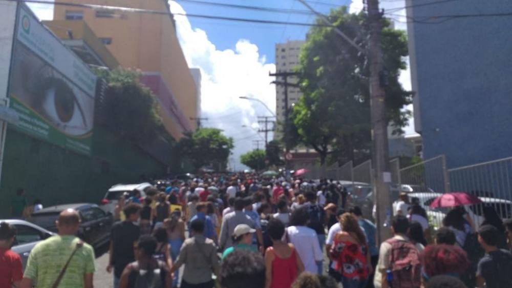 Ato contra corte de orçamento da Ufba mobiliza estudantes, técnicos e professores