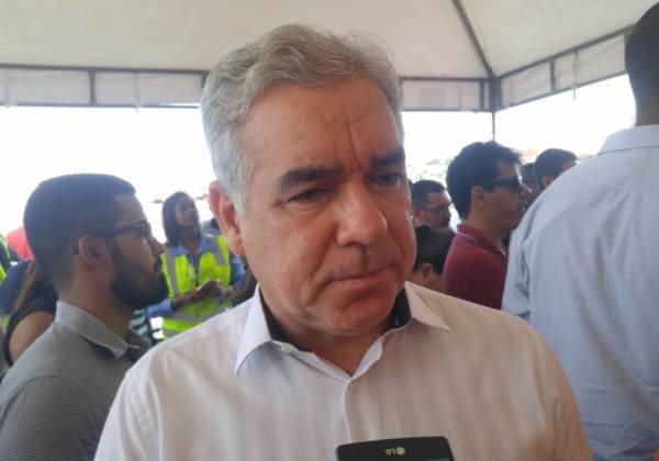 ‘É um bobo da corte’, diz Zé Neto sobre Bolsonaro