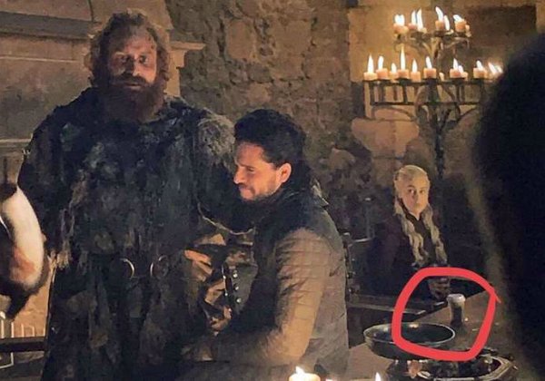Copo da Starbucks vaza em cena de Game of Thrones