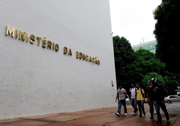 Governo federal desbloqueia R$ 1,99 bilhão para universidades e institutos federais