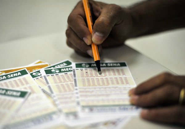 Mega-Sena acumula e paga prêmio de R$ 18 milhões no sábado (5)