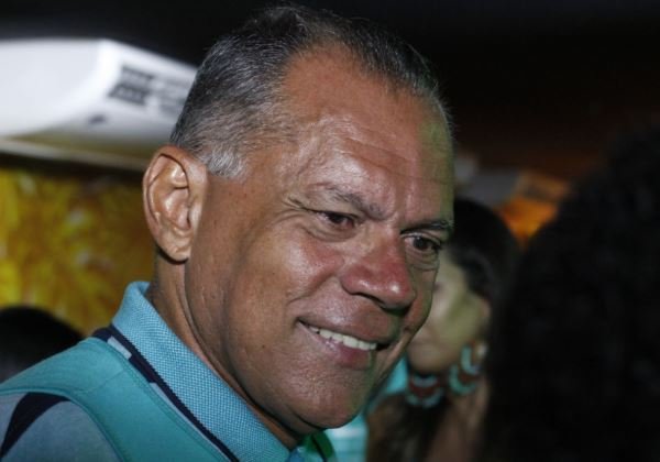 João Henrique transfere título e confirma pré-candidatura a prefeito de Feira de Santana