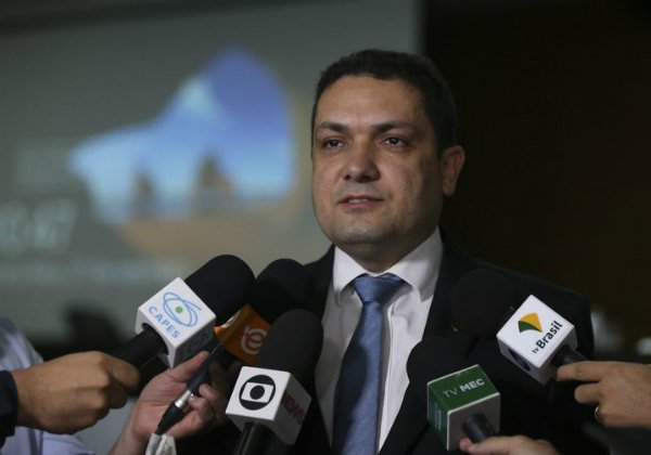 MEC desbloqueia 679 bolsas de pós-graduação