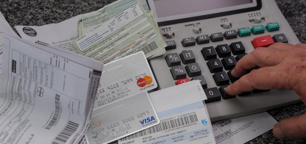 Famílias baianas de menor renda ainda gastam mais do que ganham, diz IBGE