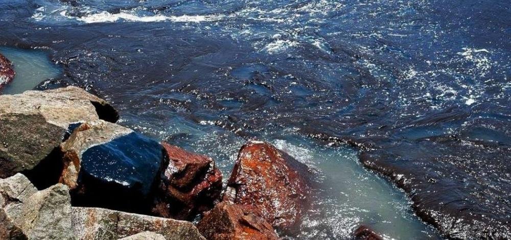 Número de praias atingidas por manchas de óleo chega a 132 