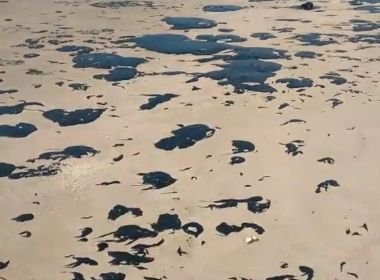 Manchas de óleo já afetam três municípios baianos