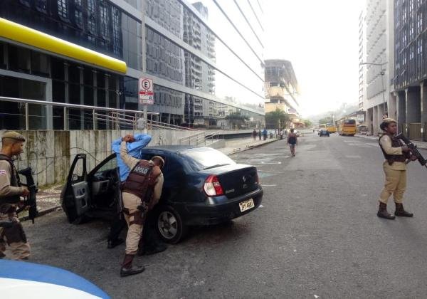 PM prende 15 suspeitos e apreende 4 menores nas últimas 12h, diz SSP