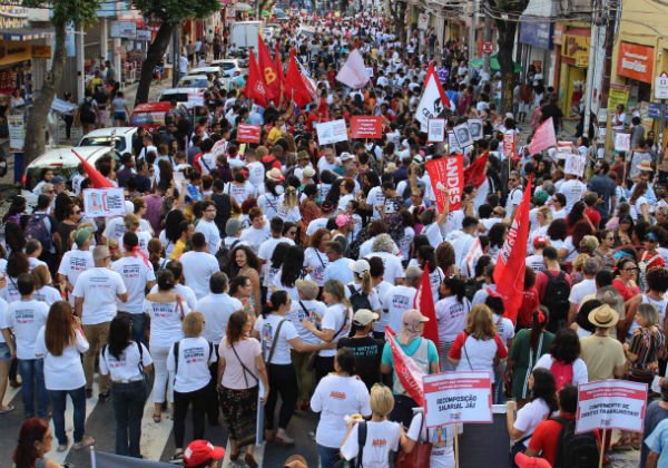 Uneb: Justiça manda governo pagar salário de professores em greve