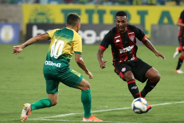 Rubro negro vence o Cuiabá de virada e segue fora da zona de rebaixamento