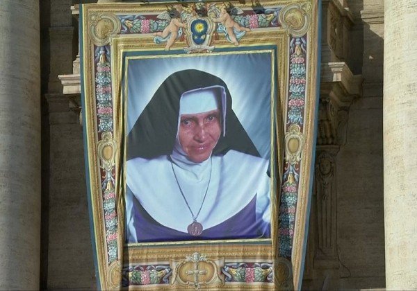 Irmã Dulce é canonizada e se torna Santa Dulce dos Pobres