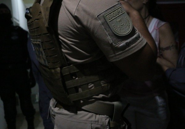 MP-BA determina abertura de inquérito contra grupo de Prisco que atacou ônibus e bancos