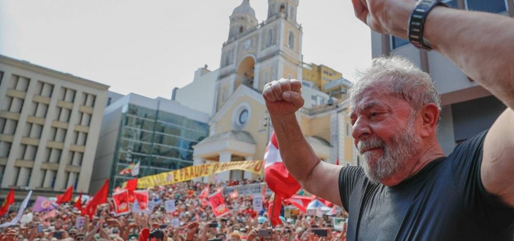 Lula planeja rodar o país em caravana caso seja solto