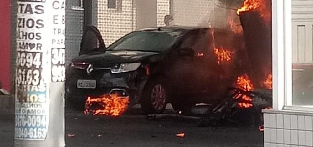 Avião de pequeno porte cai em zona urbana de Belo Horizonte