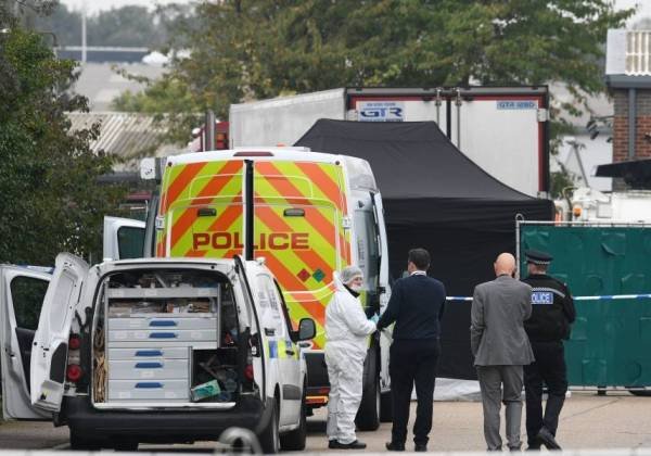 Corpos descobertos em caminhão na Inglaterra são de chineses