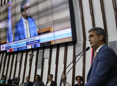 Em defesa de Rui Costa, Robinson Almeida ironiza e diz que ACM Neto 'sabe bem o verbo amarelar'