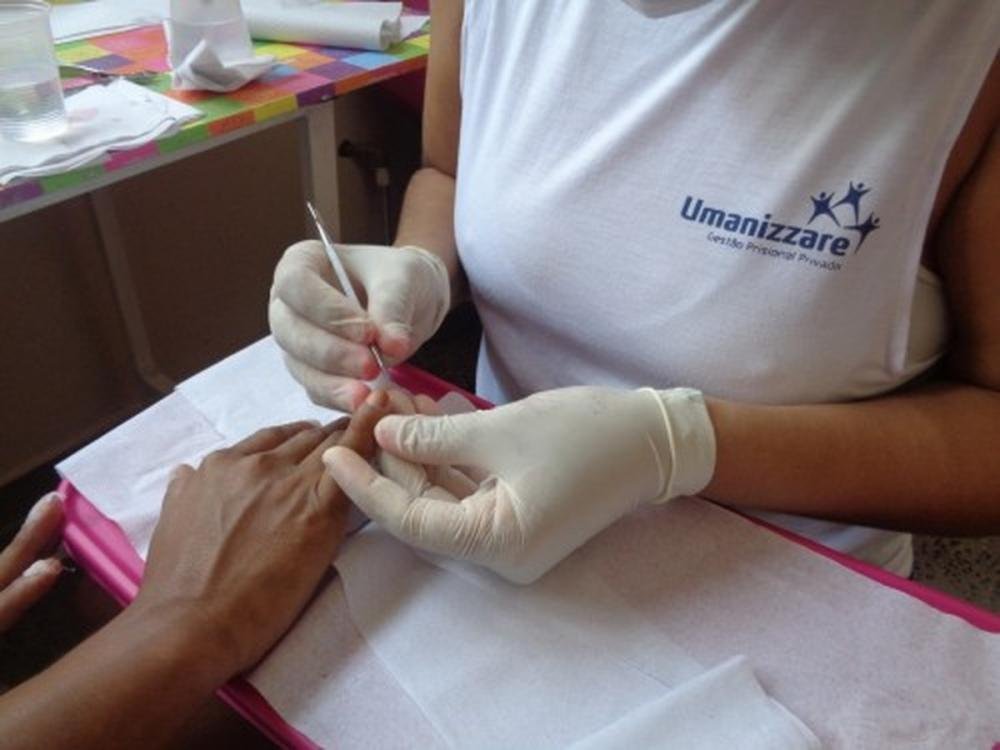Empresas de Feira de Santana têm vagas para manicure, professora e auxiliar de escritório