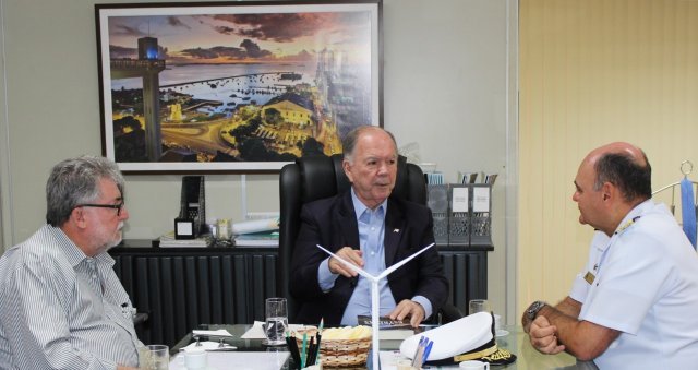 Óleo nas praias: Governador da Bahia e Marinha unem esforços