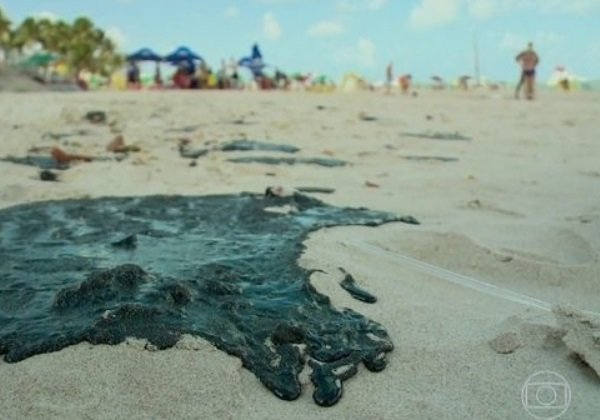 Governo assina decreto para apoio a mais de 15 cidades afetadas por manchas de óleo