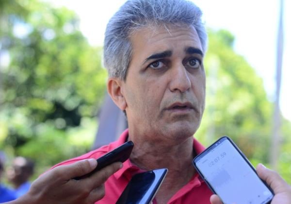 ‘Ameaçou dar surra em Lula, mas não foi condenado’, diz Robinson sobre Neto