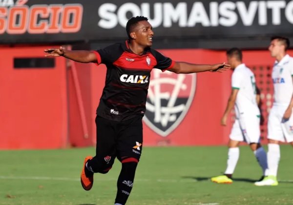 Vitória vence em casa, chega ao 13º lugar e se afasta ainda mais da zona de rebaixamento