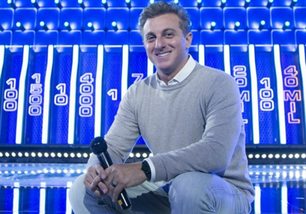 Luciano Huck celebra golpe na Bolívia, apaga tuíte e faz postagem conciliadora
