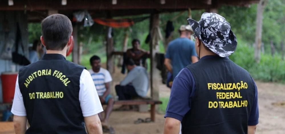 Oito crianças e adolescentes são encontradas em situação de trabalho infantil em casas de farinha na BA