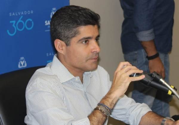 ACM Neto anuncia veto a projeto que proíbe arrastão na Quarta-Feira de Cinzas