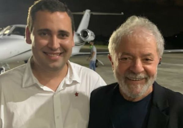 Ex-presidente Lula já está em Salvador