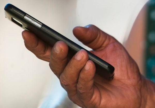 Celulares pré-pagos desatualizados são bloqueados em 17 estados nesta segunda