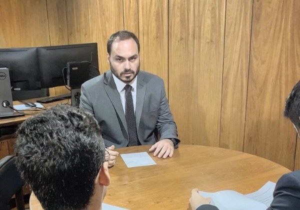 Caso Marielle: Polícia Civil volta a ouvir assessores de Carlos Bolsonaro