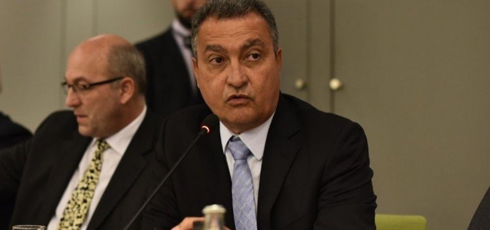 'Imagem do Brasil está muito arranhada no exterior', diz Rui Costa